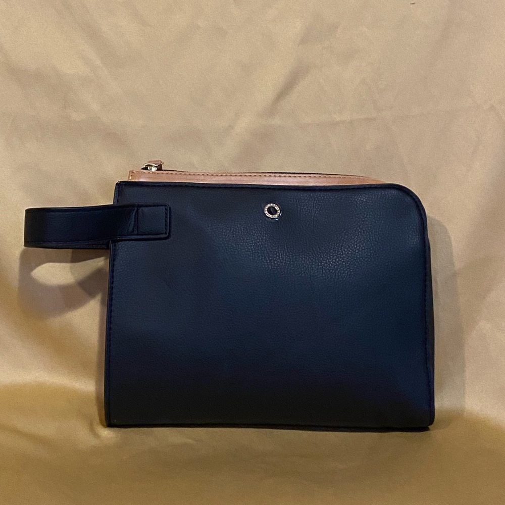NWT Bvlgari Le Gemme Gyan First Class Emirates Airlines Travel Bag - Picture 8 of 15